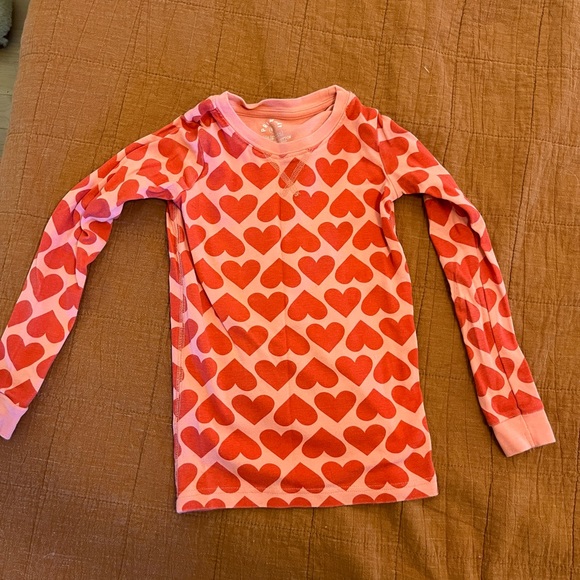 Primary heart print valentine pjs size 8-9 - Picture 3 of 3